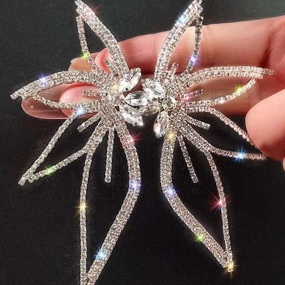 Silver Rhinestone Leaf Design Studded Earrings - Picture 2 of 12